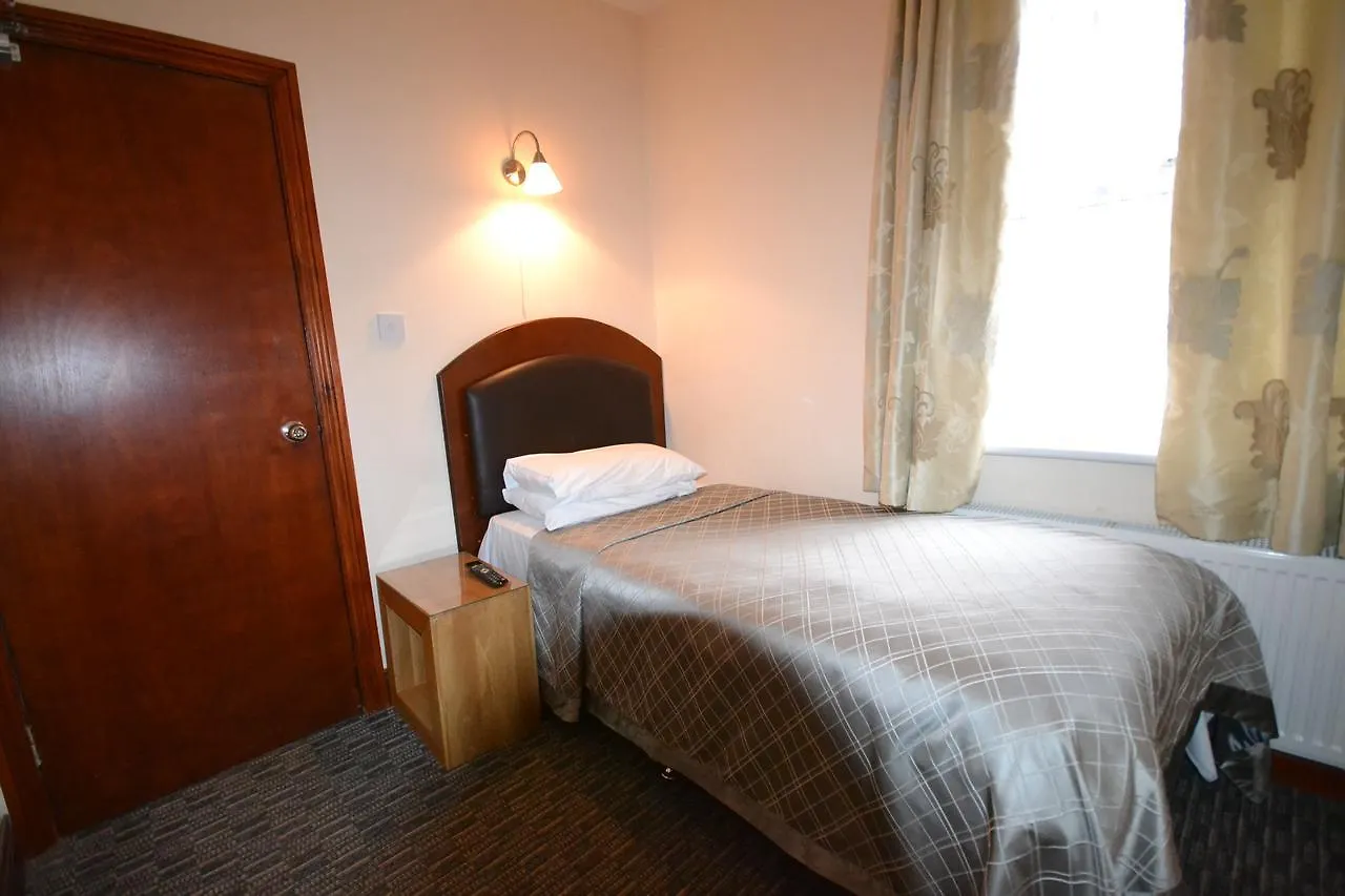 Airport Guest House Slough 2*,
